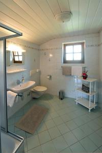 A bathroom at Haus Goldeggblick