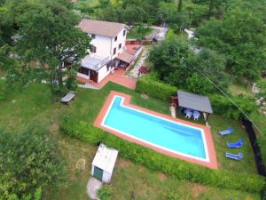 an aerial view of a house with a swimming pool at Belvilla by OYO Villa Insieme in San Valentino in Abruzzo Citeriore