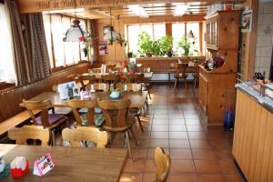 Restaurace v ubytování Hotel Restaurant Koi-Gartenteich
