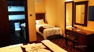 Postel nebo postele na pokoji v ubytování Artemis Resort Wellness Hotel