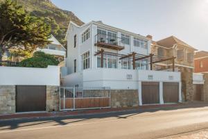 Imagen de la galería de Oceanfront Penthouse, en Muizenberg