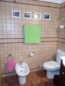 A bathroom at VIVIENDA VACACIONAL Casa Tajinaste