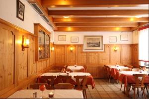 Εστιατόριο ή άλλο μέρος για φαγητό στο Hotel-Restaurant Zum Babbelnit