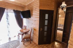 TV a/nebo společenská místnost v ubytování Oasis Karpat