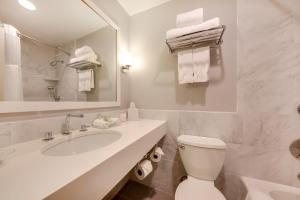 Bany a The Andrew Hotel