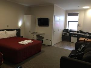 TV a/nebo společenská místnost v ubytování Motel on Carroll