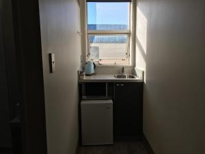 Kuchyň nebo kuchyňský kout v ubytování Motel on Carroll
