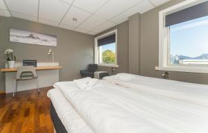 Postel nebo postele na pokoji v ubytování Fast Hotel Svolvær