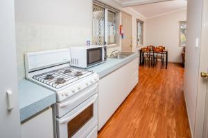 Kuhinja oz. manjša kuhinja v nastanitvi Discovery Parks - Port Hedland