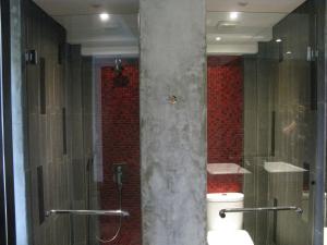 A bathroom at Anshel Hotel Seminyak