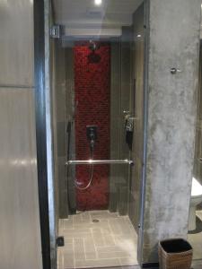 A bathroom at Anshel Hotel Seminyak