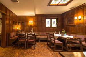 Posezení v ubytování Hotel und Weinhaus Zum Krug
