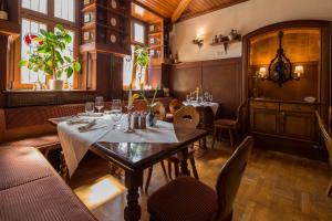 Posezení v ubytování Hotel und Weinhaus Zum Krug