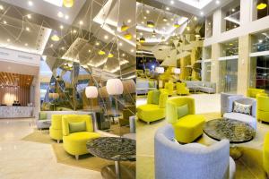 Lounge nebo bar v ubytování Hotel Grand Zuri Muara Enim