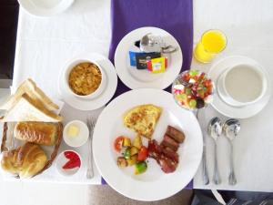 Makanan di atau di tempat lain dekat hotel