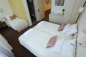 A bed or beds in a room at Konačište Grad B&B