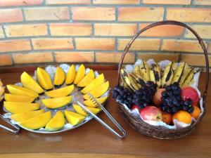 two baskets of fruit sitting on a table at CostaSol Pipa Chalés in Pipa