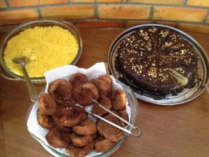 a table with two plates of food and a cake at CostaSol Pipa Chalés in Pipa