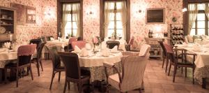 Reštaurácia alebo iné gastronomické zariadenie v ubytovaní Villa Rosa