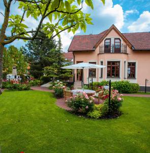 Vonkajšia záhrada v ubytovaní Villa Rosa