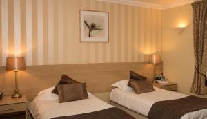 A bed or beds in a room at Byards Leap Lodge 