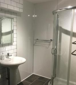 Ванная комната в 1 St Ellas House Apartment