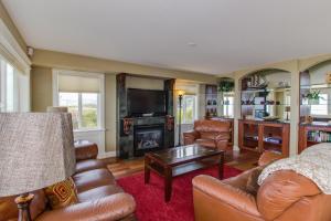 Gallery image of Rockaway Beach Villa in Rockaway Beach +78 photos