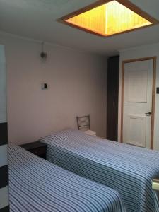Hostal Caleta Abarca客房内的一张或多张床位