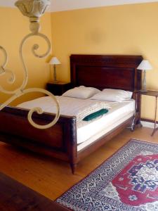 Säng eller sängar i ett rum på Bed & Breakfast - Maison de Marie