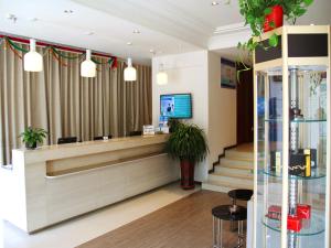 The lobby or reception area at JinJiang Inn Pingyang Taiyuan Road Hotel