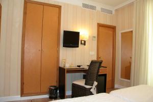 TV a/nebo společenská místnost v ubytování Hostal Paris