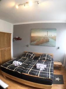 Een bed of bedden in een kamer bij Apartmenthaus Kühnen