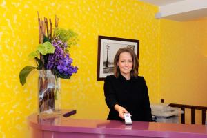 Lobbyen eller receptionen på Printania Porte de Versailles