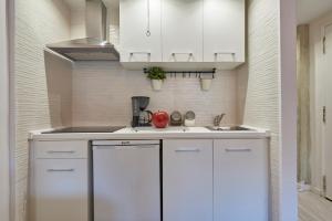 Een keuken of kitchenette bij In Bed with Lisbon - Lux4you Apartment