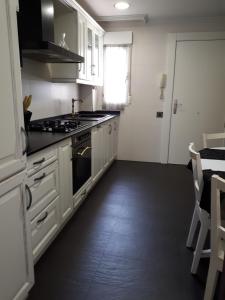 A kitchen or kitchenette at Marqu&eacute;s de La Rioja 