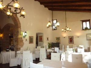 Restaurant o un lloc per menjar a La Rocca