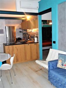 a living room with a couch and a kitchen at 4effe Home in Sestri Levante