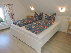 מיטה או מיטות בחדר ב-Ferienwohnungen Haus Sebastian