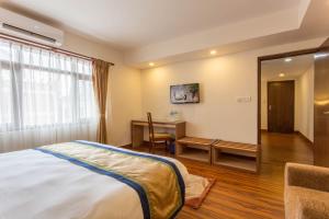 Letto o letti in una camera di Oasis Kathmandu Hotel