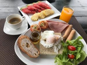 Jídlo v hotelu nebo okolí