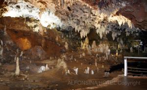 a cave with stalactites and formations in it at Hotel La Alfonsina in Santibáñez de Villacarriedo