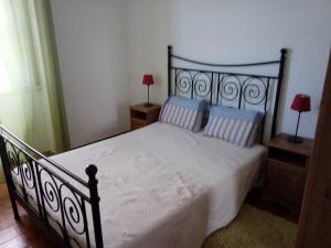 A bed or beds in a room at Casa do Pico Madalena