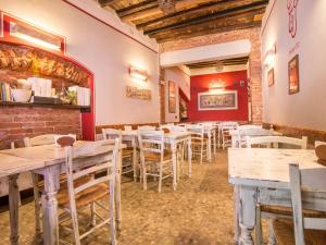 a restaurant with tables and chairs in a room at A Ca Da Vaniglia in Monterosso al Mare