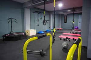 Posilňovňa alebo fitness centrum v ubytovaní Athina Airport Hotel