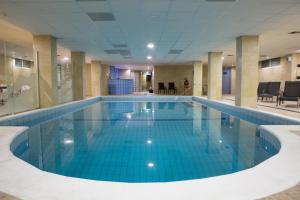 Bazén v ubytovaní Athina Airport Hotel alebo v jeho blízkosti