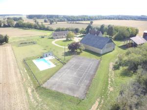 an aerial view of a house with a tennis court and a field at Gite et chambre d'hôtes Du Guillot in Sainte-Solange