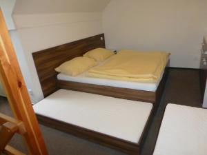 Postel nebo postele na pokoji v ubytování Apartmány Kouty - Jeseníky + 37 fotografií