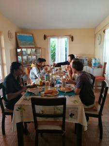 En restaurant eller et andet spisested på Rêve des Îles Guesthouse