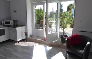 Η κουζίνα ή μικρή κουζίνα στο Dans un jardin +7 φωτογραφίες