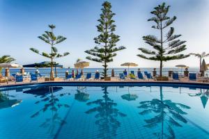 Bazén v ubytování Hotel La Playa Blanca nebo v jeho okolí